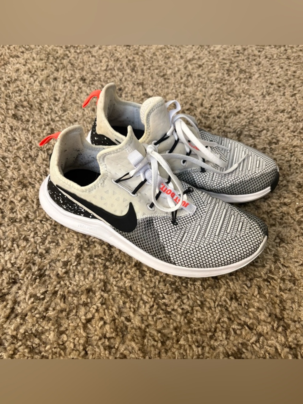 Nike Women's Free TR 8 Tennis Shoe Size woman’s 7.5 - 7 1/2